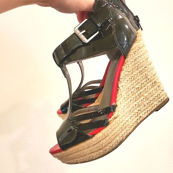 LAST CHANCE ✨️ Patent wedges - Picture 1 of 8